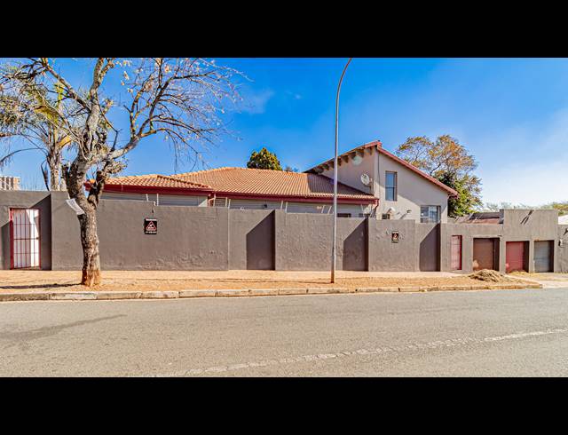 8 BEDROOM FREESTANDING FOR SALE IN WESTDENE